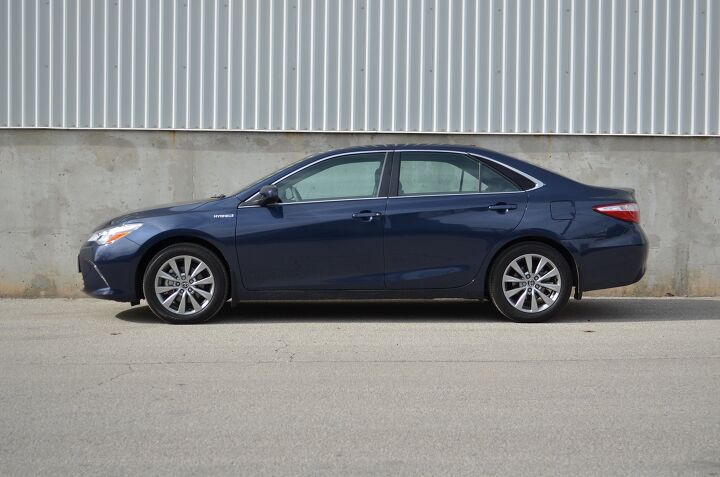 2015 Toyota Camry Hybrid Review