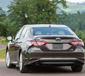 2018 toyota camry hybrid review