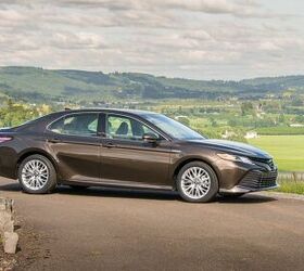 2018 toyota camry hybrid review