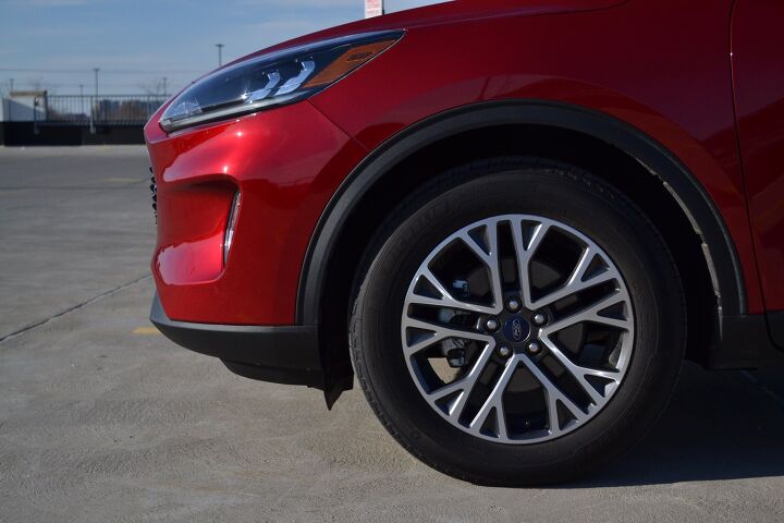 2020 Ford Escape AWD 1.5 Review | AutoGuide.com