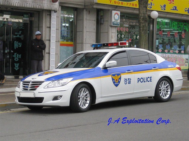 Hyundai Genesis Police Cruiser Debuts in Korea