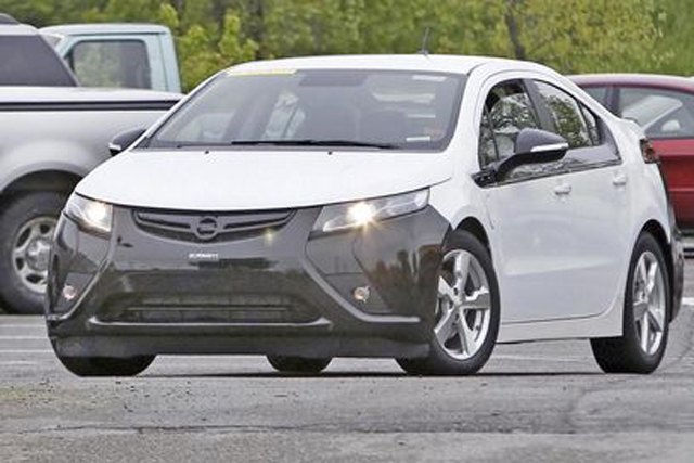 "Hot" Version Of Opel Ampera Spotted, Could Volt Version Be Far Behind