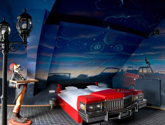 german hotel offers car lovers one of a kind automotive themed rooms