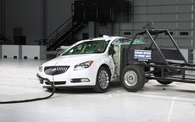 2011 Buick Regal Picks up a Top Safety Pick Award