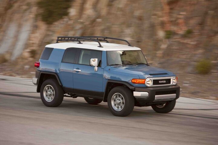 Toyota FJ Cruiser Gets Trail Teams Special Edition Model for 2011