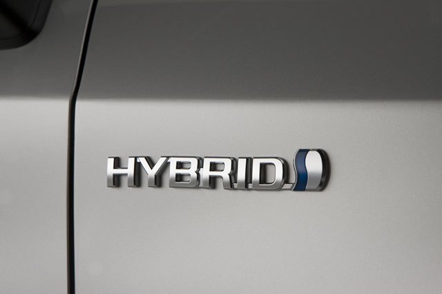 survey interest in hybrid and electric vehicles growing while actual sales decline