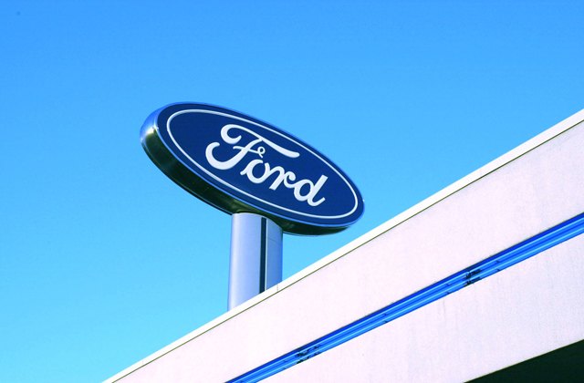 Dearborn, Mich. The new Ford dealer sign. Slated to be at all 4,200 U.S. dealers by 2003. The first redesign of the sign in 34 years. Photo:Feldman/Ford