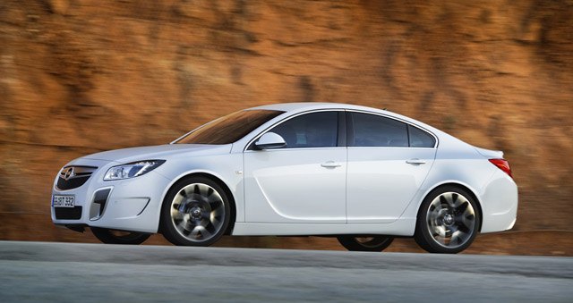 Opel Insignia OPC Unlimited Hits 168 MPH With Limiter Removed