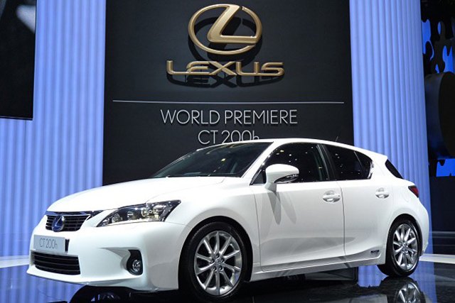 2011 Lexus CT200h Receives IIHS Top Safety Pick Award