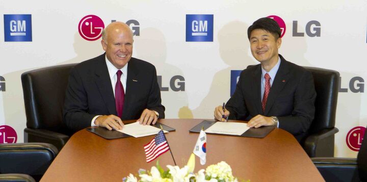 General Motors Chairman and CEO Dan Akerson and Juno Cho, president and COO of LG Corp. signed an agreement Wednesday for GM and LG to cooperate on future electric vehicles. The companies will jointly design and engineer future electric vehicles, expanding a relationship built on LGas work as the battery cell supplier for the Chevrolet…