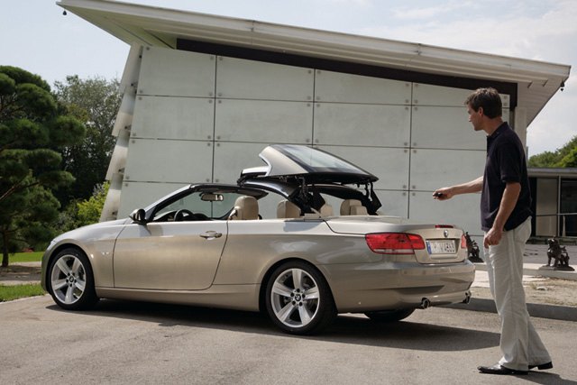 BMW Convertible Top Crushes Belgian Woman to Death