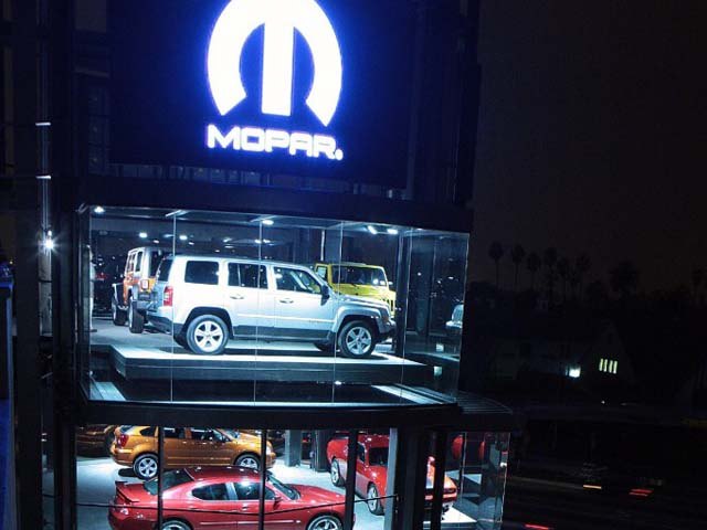 chrysler to sell controversial los angeles dealership