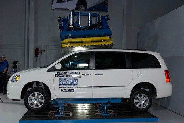 five minivans earn iihs top safety pick awards