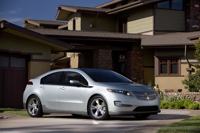 GM Letting Dealers Sell All 2,300 Volt Demo Models