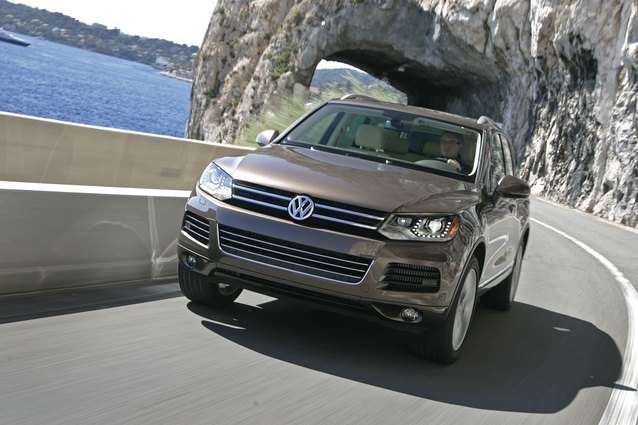 vw working on three row crossover