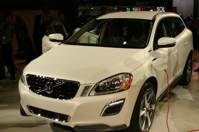 volvo xc60 plug in hybrid provides range generosity 2012 detroit auto show