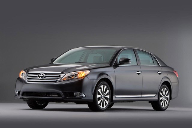 next toyota avalon will meet or beat fiat 500 33 mpg rating