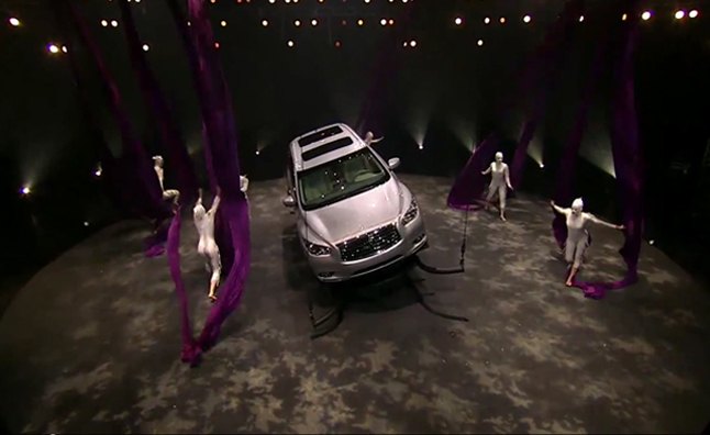 Infiniti JX and Cirque Du Soleil Stream Acrobatic Performance – Video