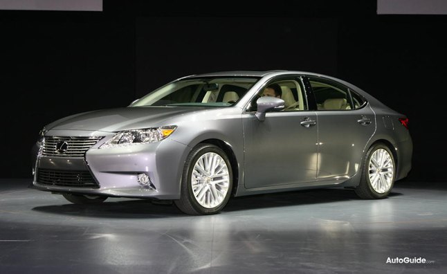 2013 Lexus ES300h Has 200 HP and 39 MPG Combined: 2012 NY Auto Show