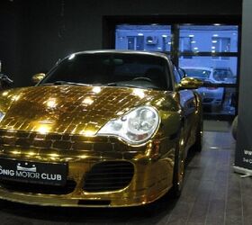 Gold Porsche 911 Redefines Gaudy in Russian Showroom