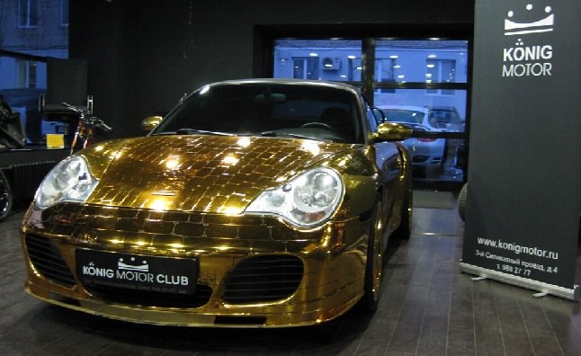 Gold Porsche 911 Redefines Gaudy in Russian Showroom