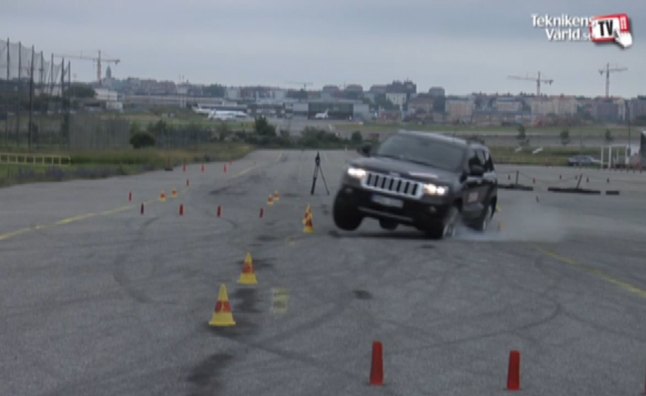 Jeep Grand Cherokee Tires Pop During Second Moose Test