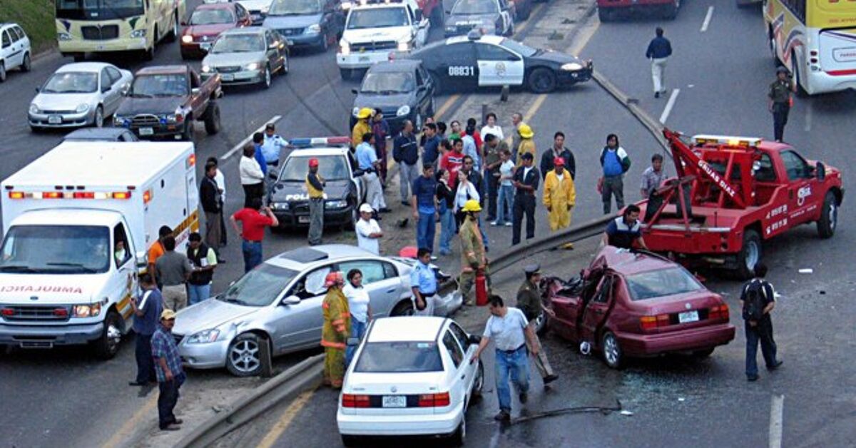 What to Do If You Are Involved in an Accident | AutoGuide.com