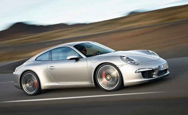 porsche dealer targets clients by mailing them photos of new 911 in their driveway