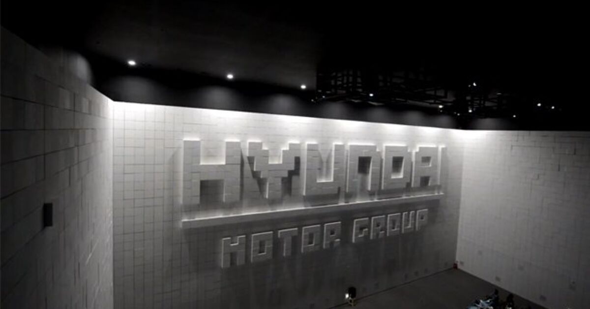 Hyundai Uses Eye-Catching 'Hyper-Matrix' in Presentation – Video ...