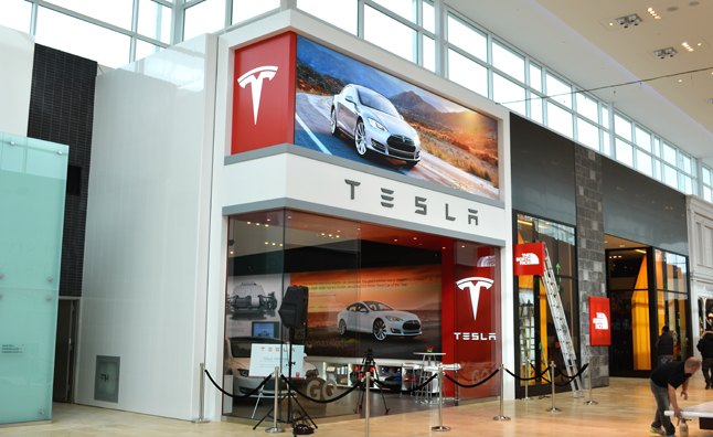 Tesla Flagship Store Opens in Canada