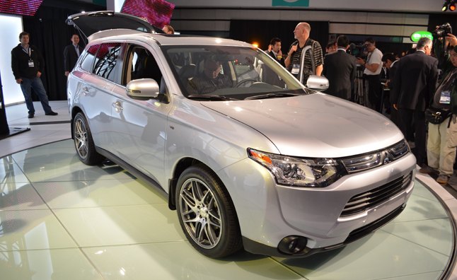 2014 Mitsubishi Outlander Unveiled at LA Auto Show