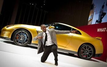 Nissan Bolt Gold GT-R, Memorabilia Raise $193K for Charity