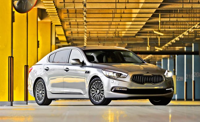 kia will compete with luxury automakers by 2017 exec