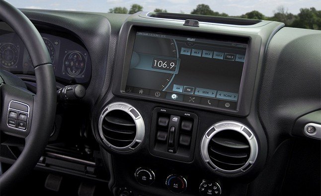 New Infotainment System Aims to Enhance Functionality, Curb Distracted Driving