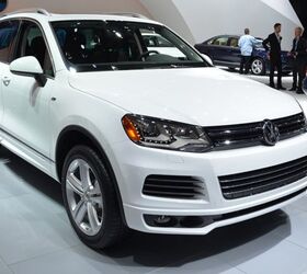 Volkswagen Tiguan, Touareg Get R-Line Tweaks in Detroit