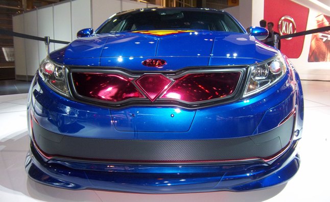 Superman Themed Kia Optima Hybrid Looks Bad for a Good Cause