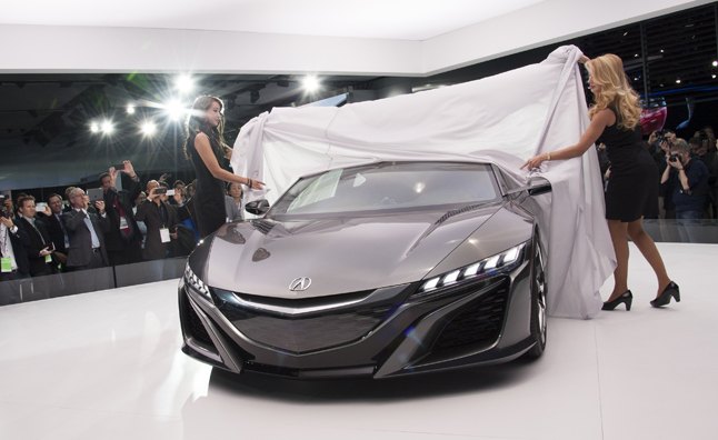 Acura 'Gears Up' to Take NSX Racing