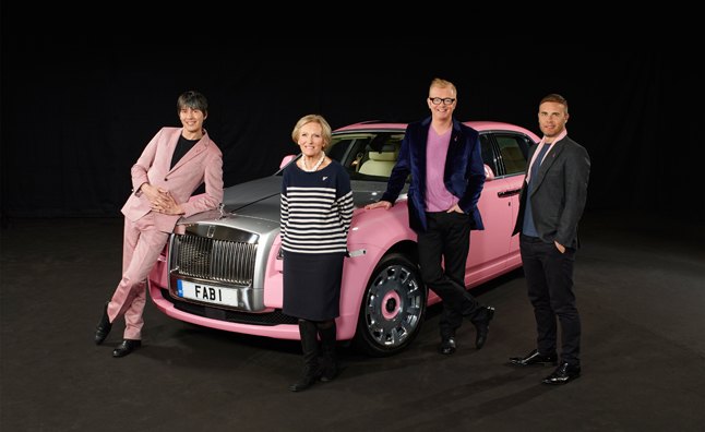 rolls royce donates pink ghost to support fab1 million and breast cancer care
