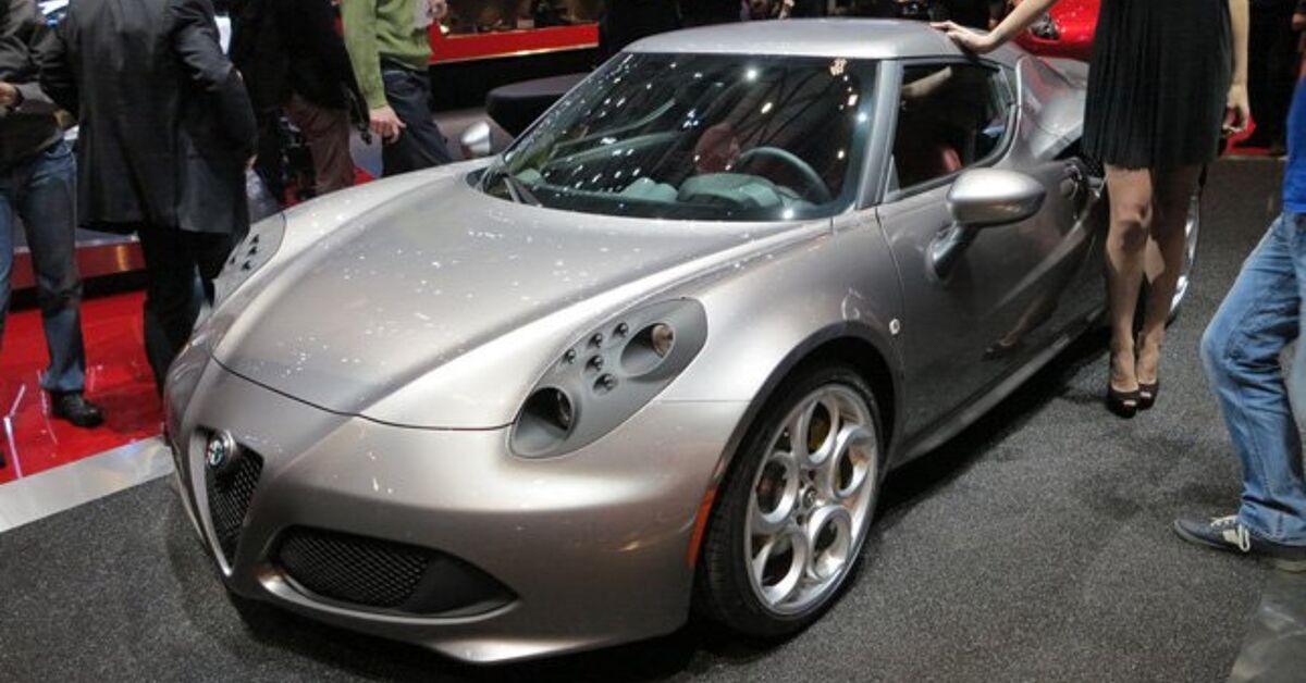 Alfa Romeo 4C Gets Built in Front of the Camera – Video | AutoGuide.com