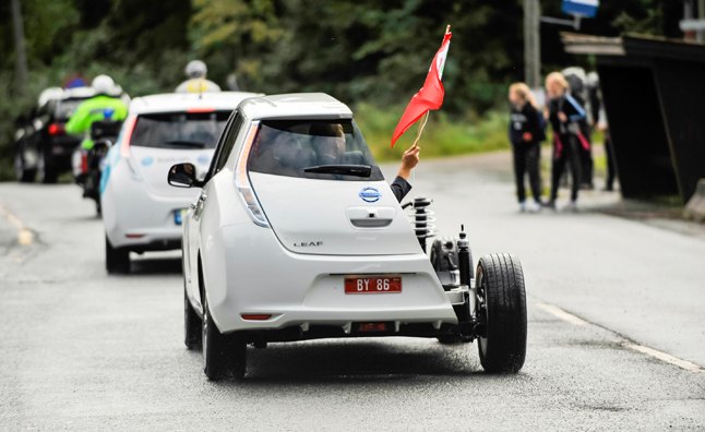 Horde of Nissan Leafs Help Break EV World Record