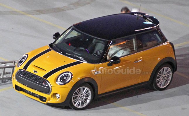 2015 MINI Comes With Driver Assist System