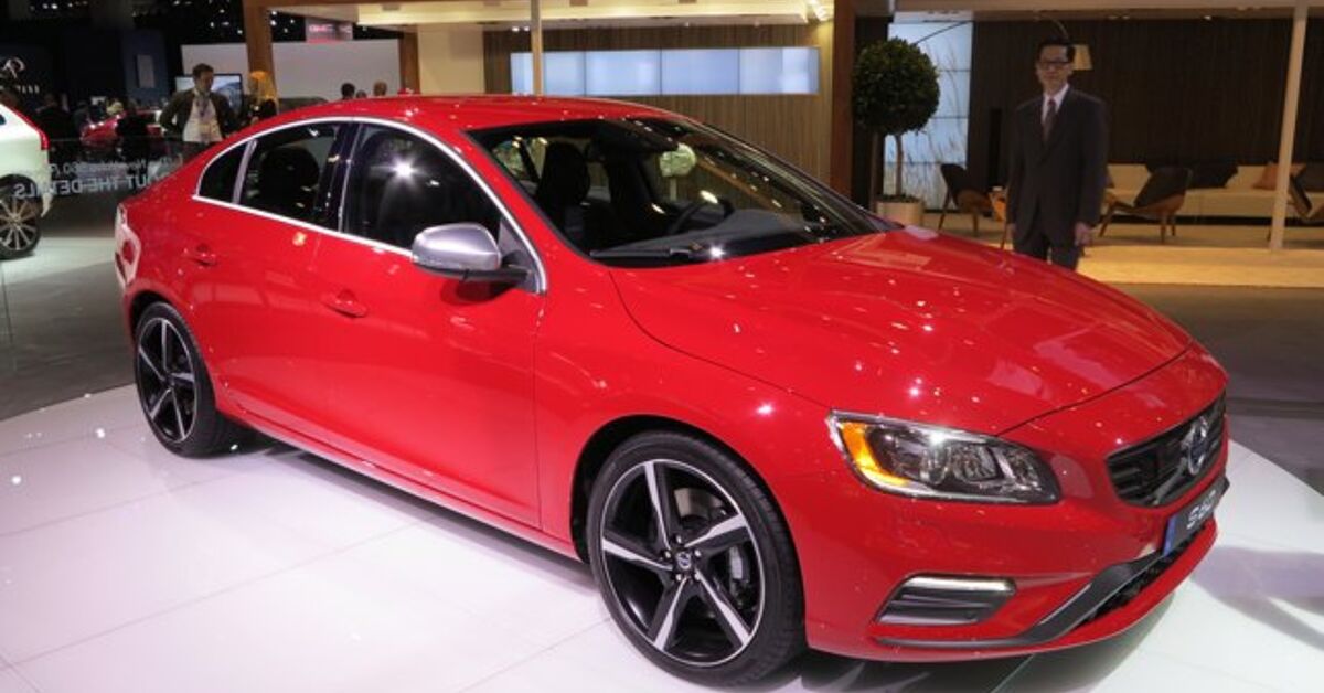 Volvo R-Design Models Are Swedish for Sporty | AutoGuide.com