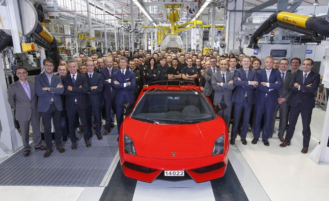 Lamborghini Gallardo Gets Goodbye Kiss in Italy