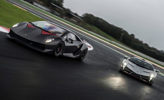 Lamborghini Veneno, Sesto Elemento Hit the Track – Video