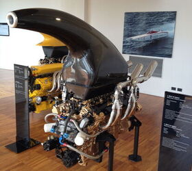 An 1,100 hp 8.2L V12 Lamborghini Marine engine