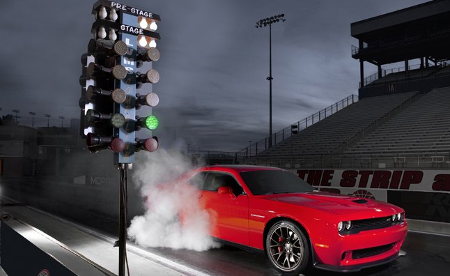 2015 Dodge Challenger Hellcat Runs 10.8-Second 1/4 Mile