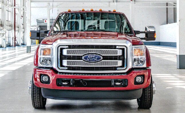 Ford, Ram Fight Over HD Truck Tow Ratings