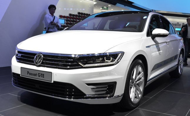 Volkswagen Passat GTE Charged up for Paris