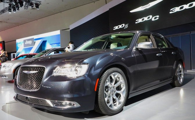 2015 Chrysler 300 Gets a Facelift in LA