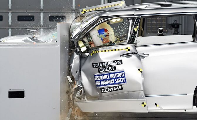Chrysler, Nissan Minivans Fail New Crash Test Standard